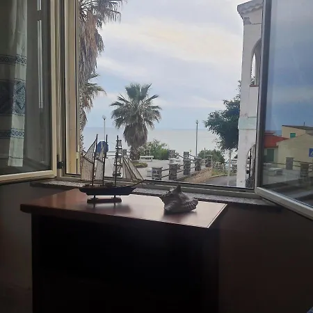 Casa Ponente...a Due Passi Dal Mare Ferienhaus